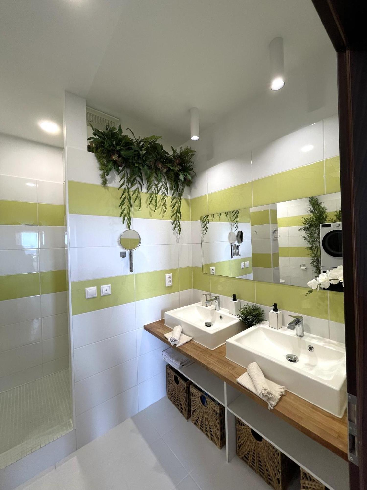 Panorama View Design Apt In Old Town - Free Parking Братислава Екстер'єр фото