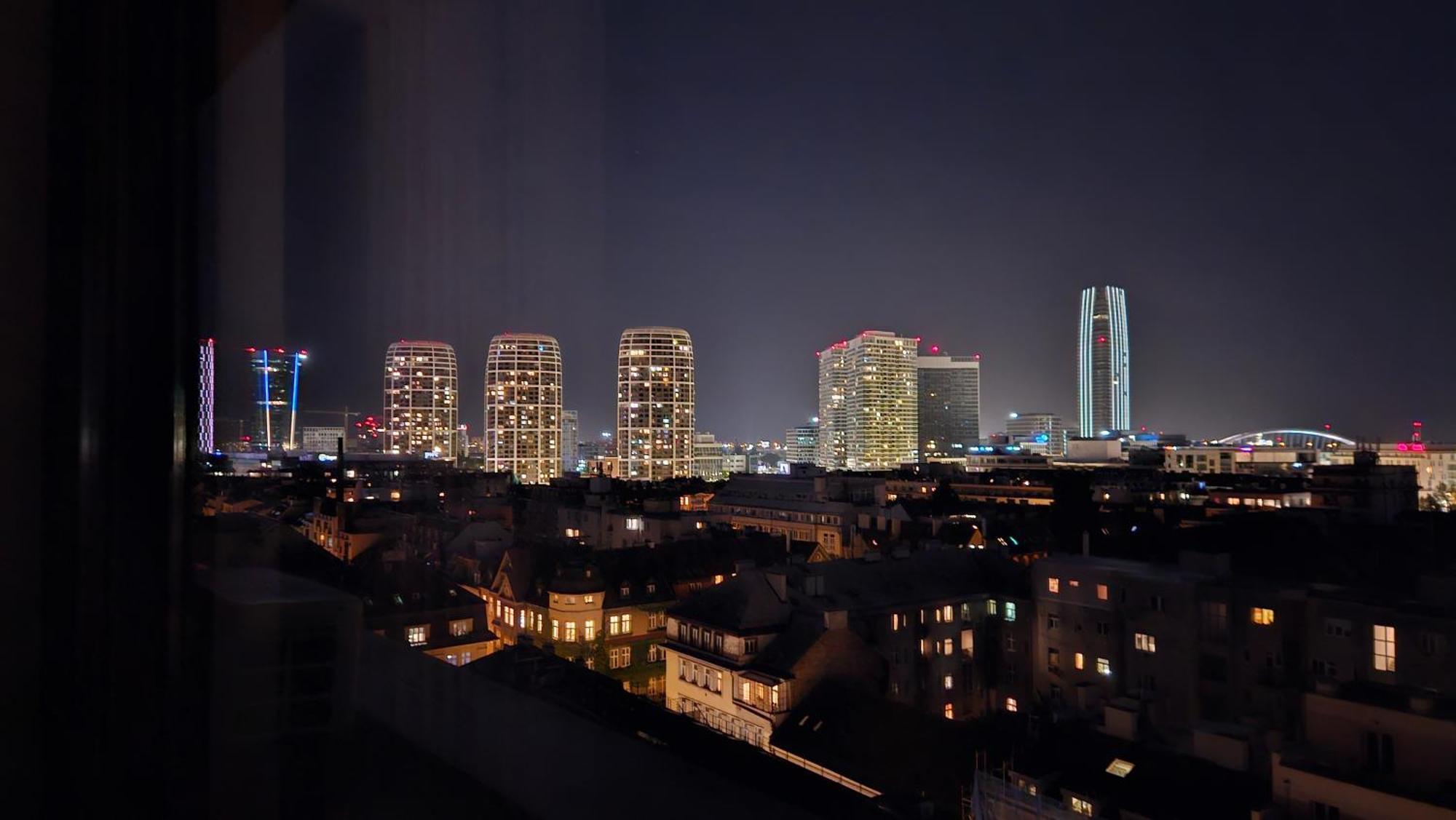 Panorama View Design Apt In Old Town - Free Parking Братислава Екстер'єр фото