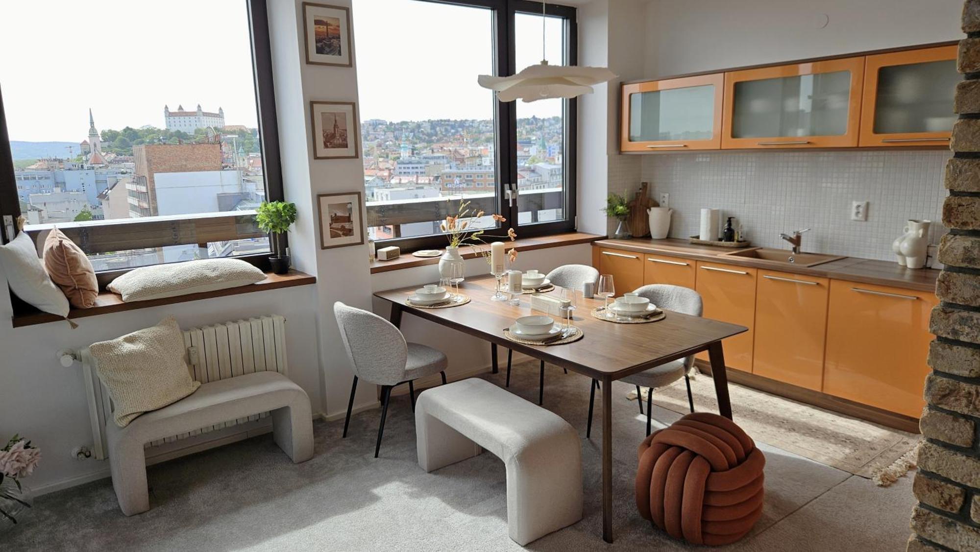 Panorama View Design Apt In Old Town - Free Parking Братислава Екстер'єр фото
